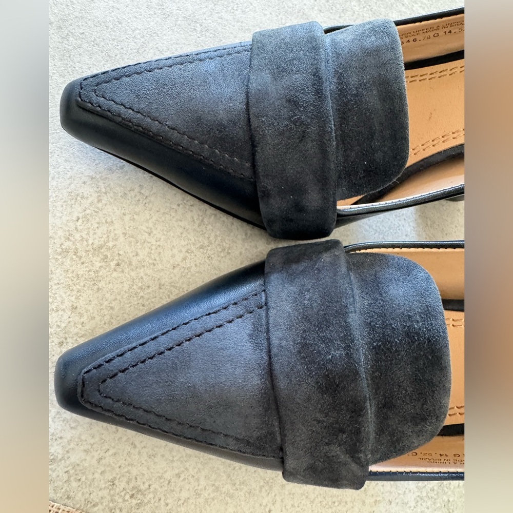 Authentic Tory Burch shoes. Dark blue. Great condition preloved